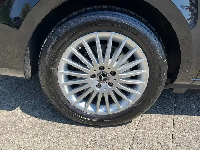 Mercedes-Benz V 220