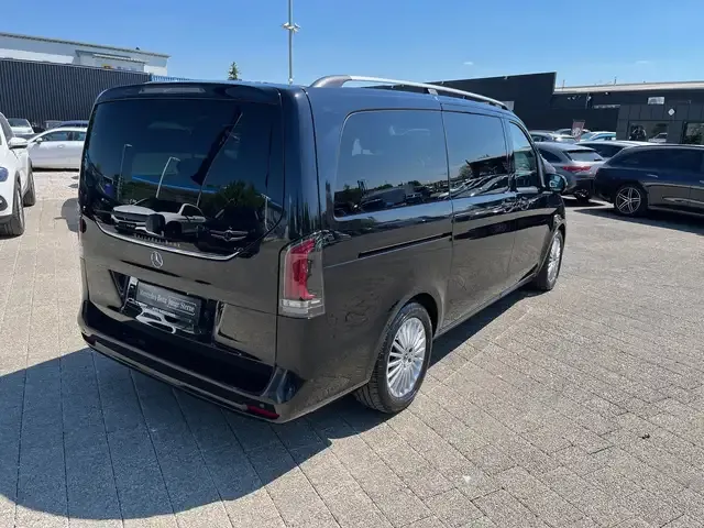 Mercedes-Benz V 220