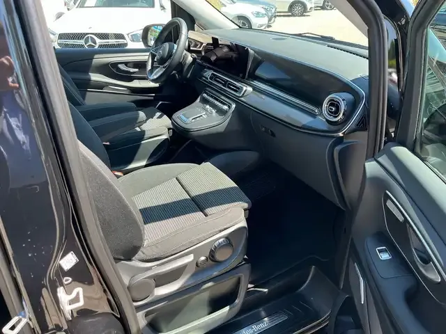Mercedes-Benz V 220