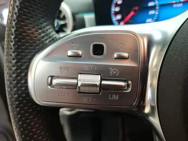 Mercedes-Benz CLA 35 AMG