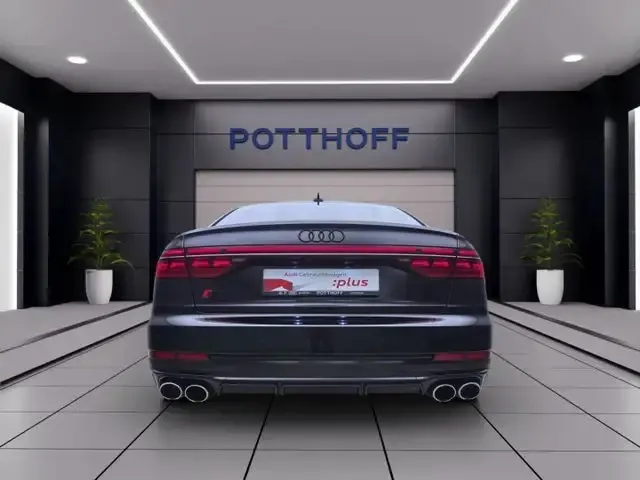 Audi S8