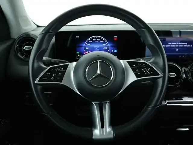 Mercedes-Benz GLB 180