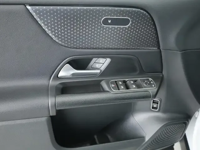 Mercedes-Benz GLB 180