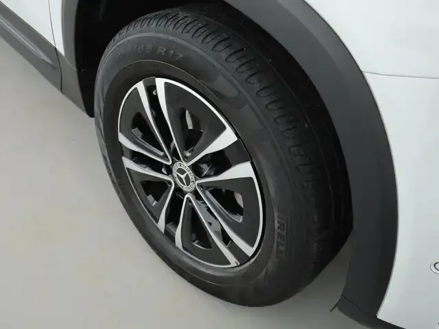 Mercedes-Benz GLB 180