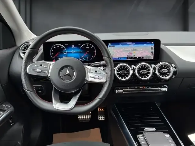 Mercedes-Benz GLA 200