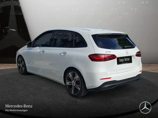 Mercedes-Benz B 180