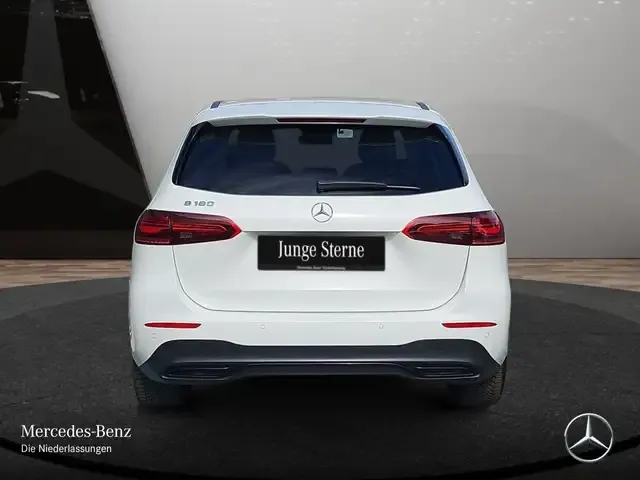 Mercedes-Benz B 180