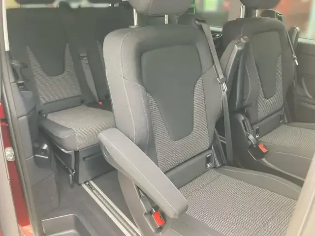 Mercedes-Benz V 220