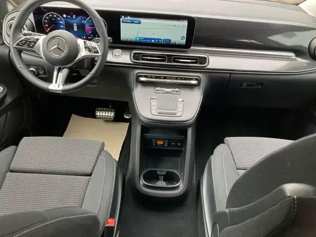Mercedes-Benz V 220