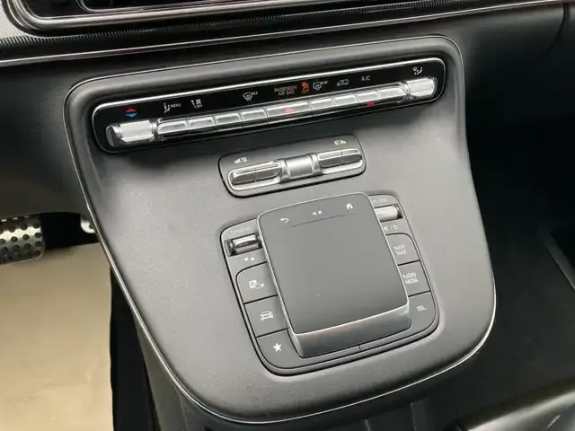 Mercedes-Benz V 220
