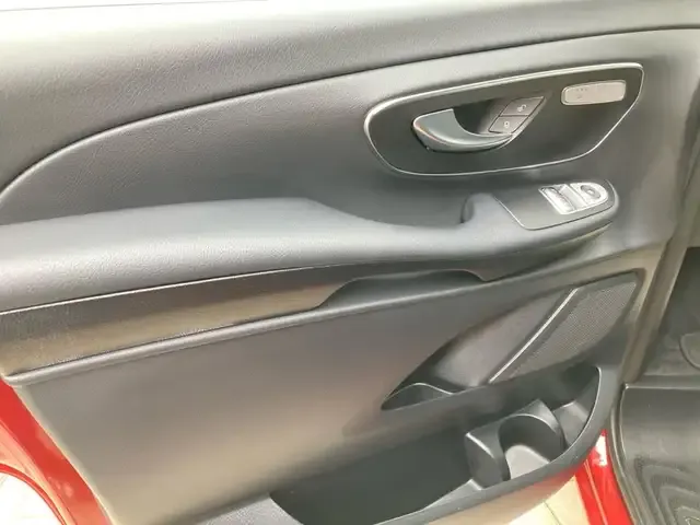 Mercedes-Benz V 220