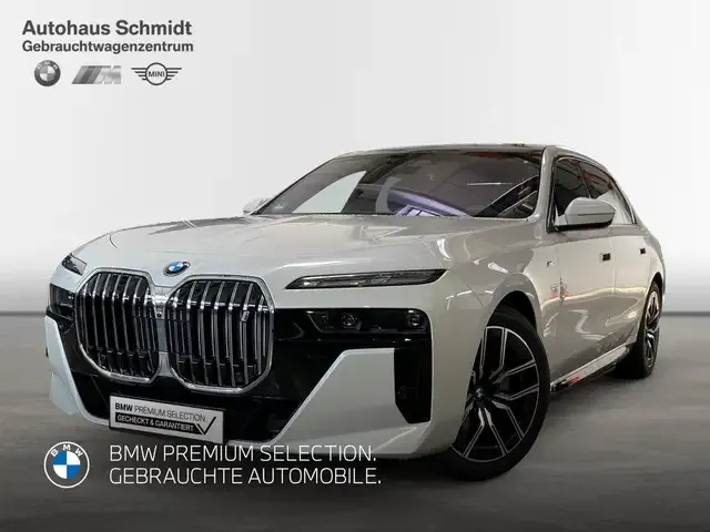 BMW i7