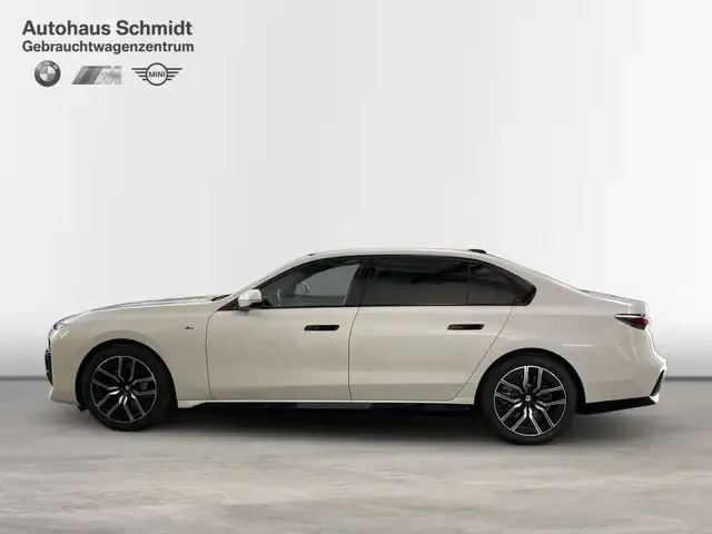 BMW i7