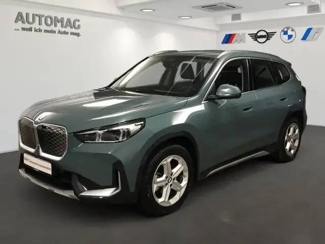 BMW iX1