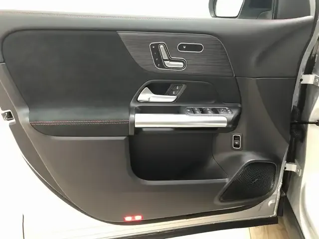 Mercedes-Benz EQA 300