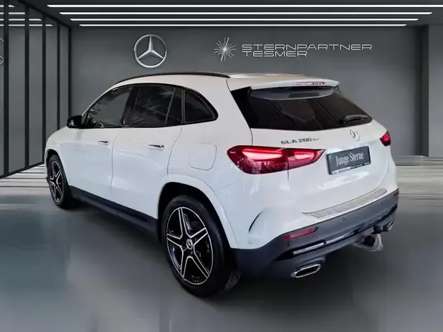 Mercedes-Benz GLA 200