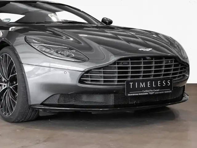 Aston Martin V8