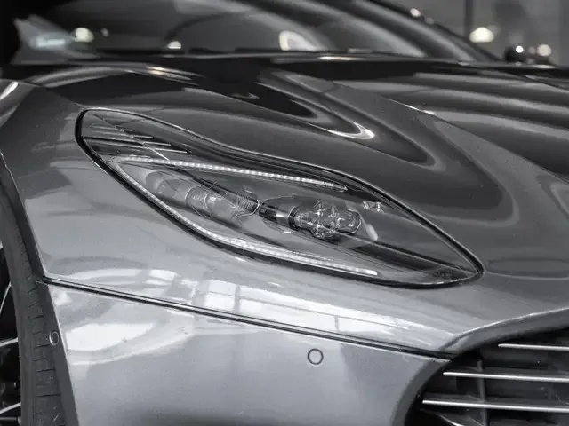 Aston Martin V8