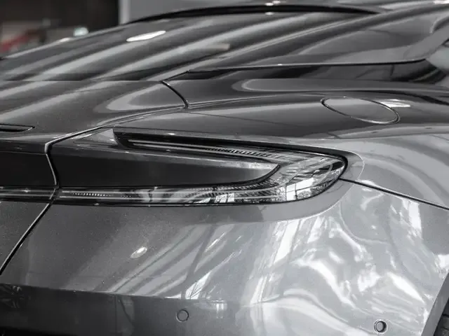 Aston Martin V8
