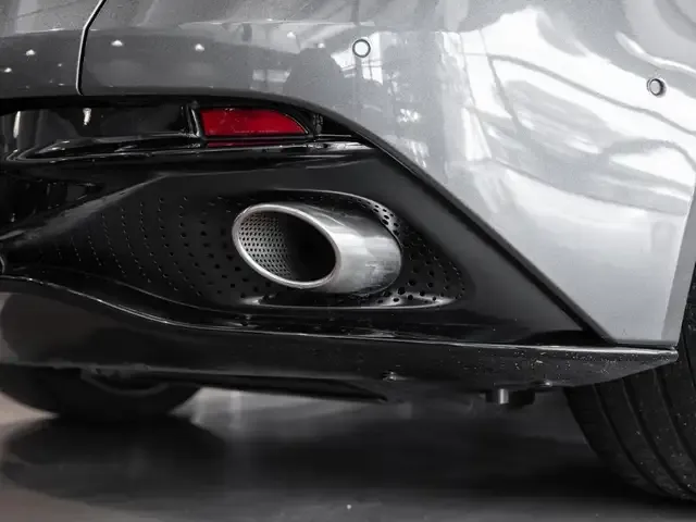 Aston Martin V8