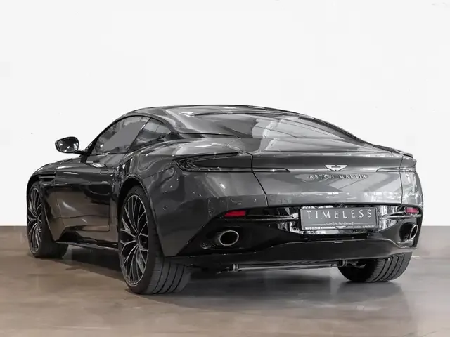 Aston Martin V8