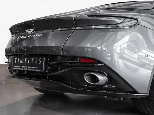 Aston Martin V8