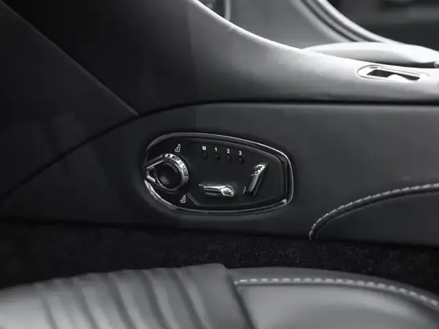 Aston Martin V8