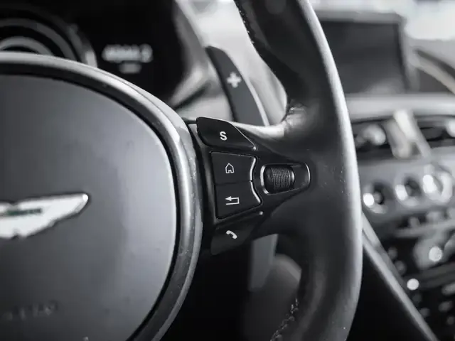 Aston Martin V8