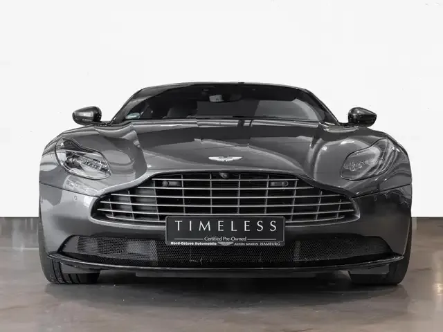 Aston Martin V8
