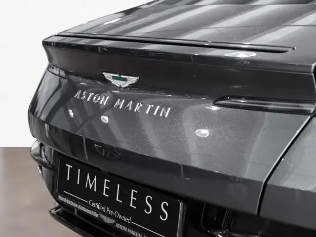 Aston Martin V8