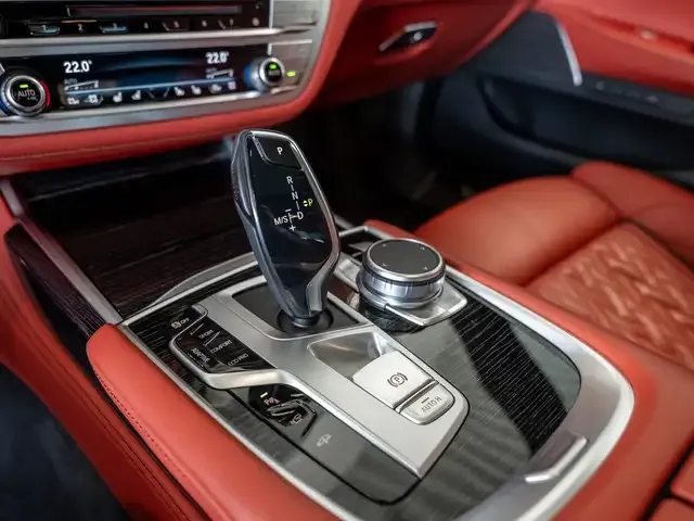 BMW 750