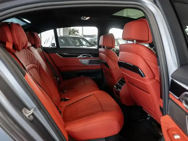 BMW 750