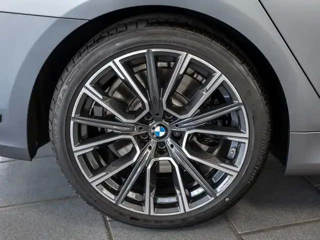 BMW 750