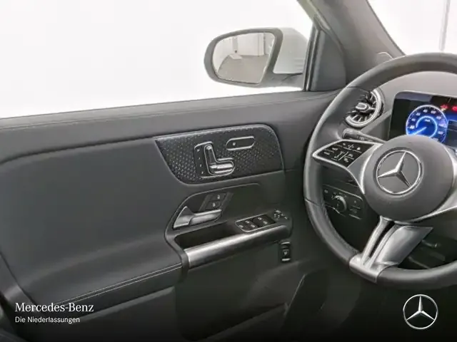 Mercedes-Benz EQA 300