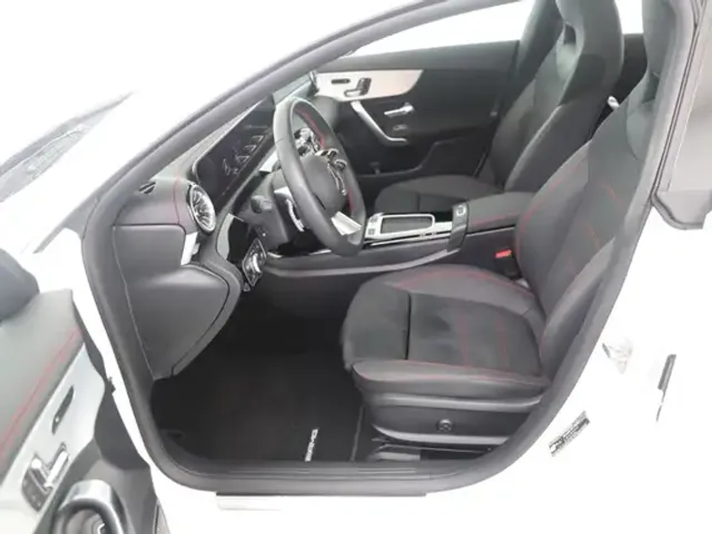 Mercedes-Benz CLA 220