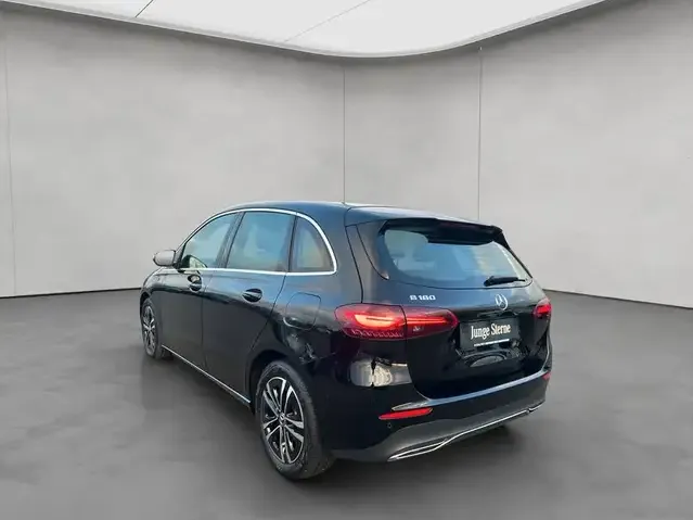 Mercedes-Benz B 180