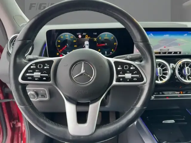 Mercedes-Benz GLB 220