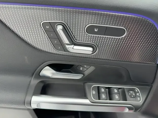 Mercedes-Benz GLB 220