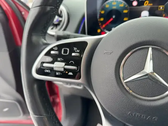 Mercedes-Benz GLB 220