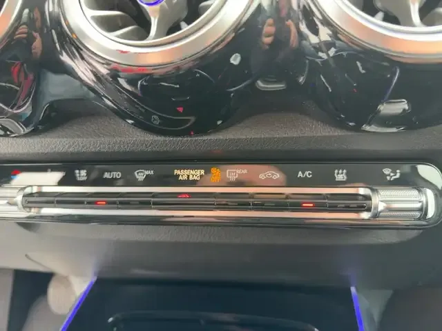 Mercedes-Benz GLB 220