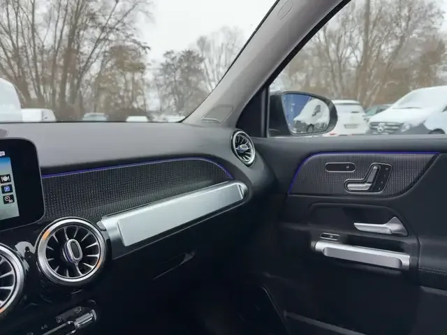 Mercedes-Benz GLB 220