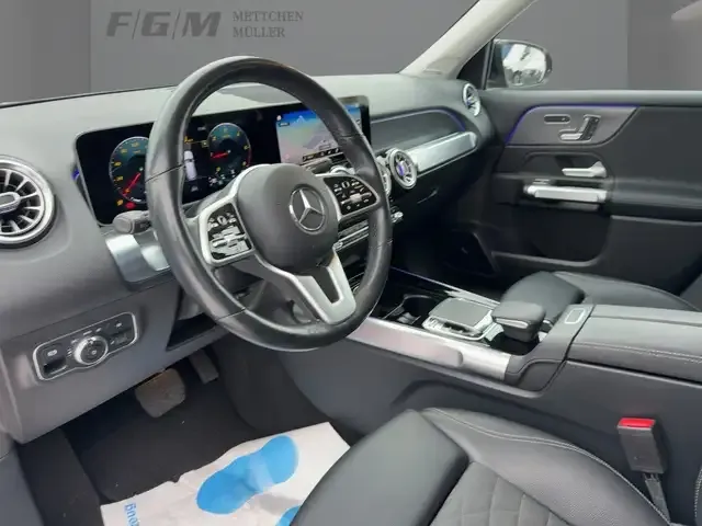 Mercedes-Benz GLB 220