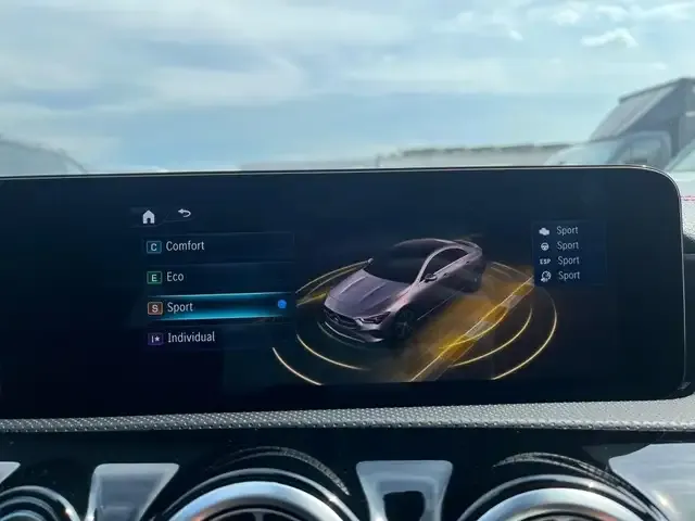 Mercedes-Benz CLA 200