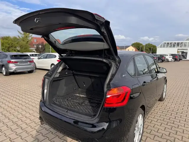 BMW 225