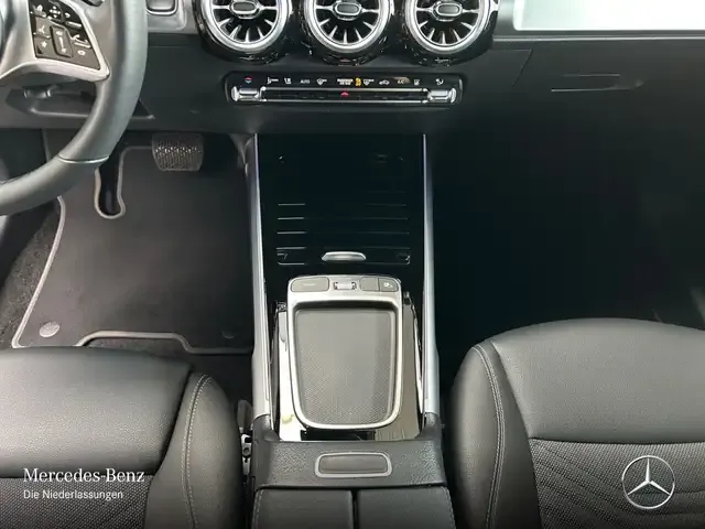 Mercedes-Benz EQB 300