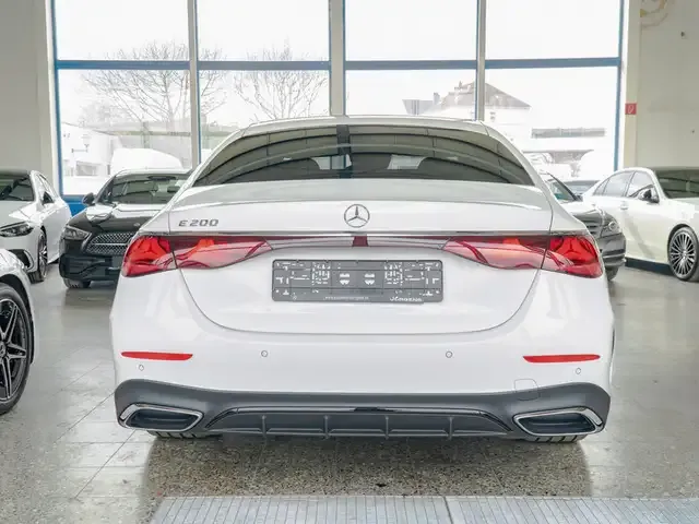 Mercedes-Benz E 200