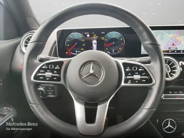 Mercedes-Benz GLB 200