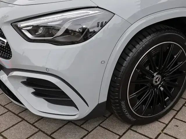 Mercedes-Benz GLA 200