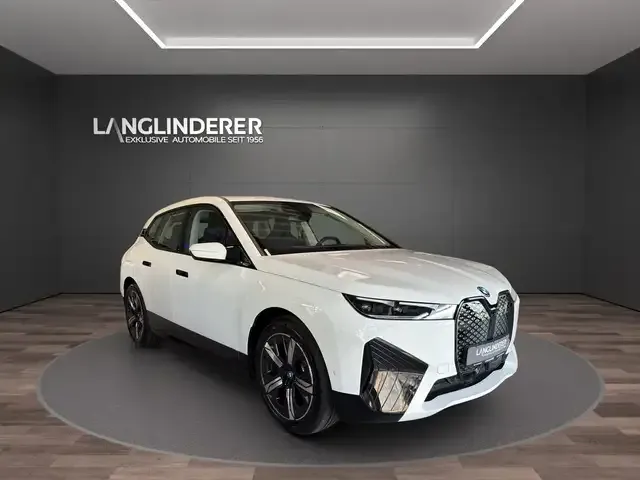BMW iX