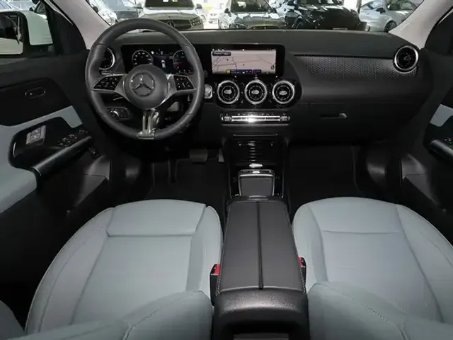 Mercedes-Benz GLA 220